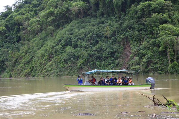 Transporte lancha cabecera municipal Ituango
Contingencia Hidroituango.  
Fecha: Mayo 29 2018.
Para descargar esta fotografía en alta resolución, haga clic sobre la imagen hasta que la misma se despliegue en la pantalla completa; luego dé clic derecho y elija la opción "guardar imagen como". 
En caso de publicación por cualquier medio, solicitamos acompañarla del crédito: "Foto EPM"
Palabras clave: Transporte lancha cabecera municipal Ituango