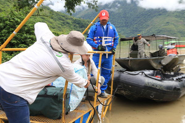 Transporte lancha cabecera municipal Ituango
Contingencia Hidroituango.  
Fecha: Mayo 29 2018.
Para descargar esta fotografía en alta resolución, haga clic sobre la imagen hasta que la misma se despliegue en la pantalla completa; luego dé clic derecho y elija la opción "guardar imagen como". 
En caso de publicación por cualquier medio, solicitamos acompañarla del crédito: "Foto EPM"
Palabras clave: Transporte lancha cabecera municipal Ituango