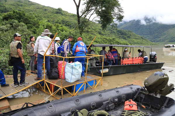 Transporte lancha cabecera municipal Ituango
Contingencia Hidroituango.  
Fecha: Mayo 29 2018.
Para descargar esta fotografía en alta resolución, haga clic sobre la imagen hasta que la misma se despliegue en la pantalla completa; luego dé clic derecho y elija la opción "guardar imagen como". 
En caso de publicación por cualquier medio, solicitamos acompañarla del crédito: "Foto EPM"
Palabras clave: Transporte lancha cabecera municipal Ituango