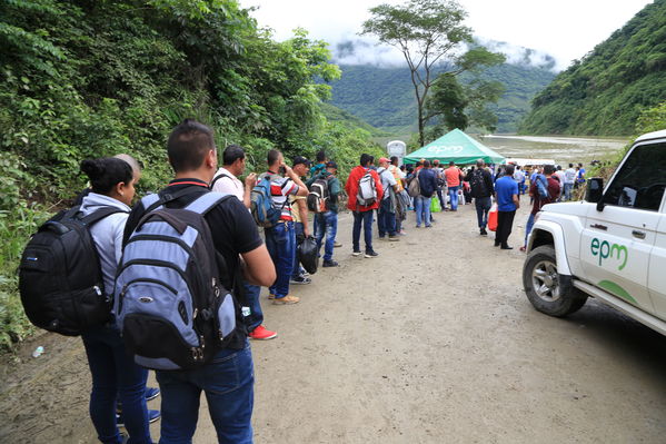 Transporte lancha cabecera municipal Ituango
Contingencia Hidroituango.  
Fecha: Mayo 29 2018.
Para descargar esta fotografía en alta resolución, haga clic sobre la imagen hasta que la misma se despliegue en la pantalla completa; luego dé clic derecho y elija la opción "guardar imagen como". 
En caso de publicación por cualquier medio, solicitamos acompañarla del crédito: "Foto EPM"
Palabras clave: Transporte lancha cabecera municipal Ituango