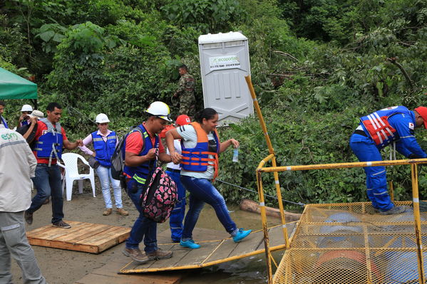 Transporte lancha cabecera municipal Ituango
Contingencia Hidroituango.  
Fecha: Mayo 29 2018.
Para descargar esta fotografía en alta resolución, haga clic sobre la imagen hasta que la misma se despliegue en la pantalla completa; luego dé clic derecho y elija la opción "guardar imagen como". 
En caso de publicación por cualquier medio, solicitamos acompañarla del crédito: "Foto EPM"
Palabras clave: Transporte lancha cabecera municipal Ituango