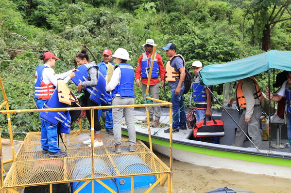 Transporte lancha cabecera municipal Ituango
Contingencia Hidroituango.  
Fecha: Mayo 29 2018.
Para descargar esta fotografía en alta resolución, haga clic sobre la imagen hasta que la misma se despliegue en la pantalla completa; luego dé clic derecho y elija la opción "guardar imagen como". 
En caso de publicación por cualquier medio, solicitamos acompañarla del crédito: "Foto EPM"
Palabras clave: Transporte lancha cabecera municipal Ituango