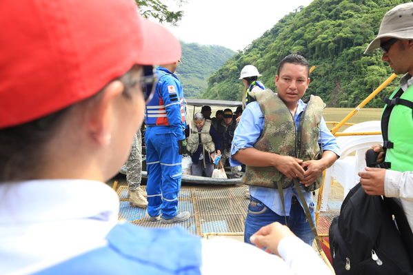 Transporte lancha cabecera municipal Ituango
Contingencia Hidroituango.  
Fecha: Mayo 29 2018.
Para descargar esta fotografía en alta resolución, haga clic sobre la imagen hasta que la misma se despliegue en la pantalla completa; luego dé clic derecho y elija la opción "guardar imagen como". 
En caso de publicación por cualquier medio, solicitamos acompañarla del crédito: "Foto EPM"
Palabras clave: Transporte lancha cabecera municipal Ituango