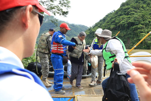 Transporte lancha cabecera municipal Ituango
Contingencia Hidroituango.  
Fecha: Mayo 29 2018.
Para descargar esta fotografía en alta resolución, haga clic sobre la imagen hasta que la misma se despliegue en la pantalla completa; luego dé clic derecho y elija la opción "guardar imagen como". 
En caso de publicación por cualquier medio, solicitamos acompañarla del crédito: "Foto EPM"
Palabras clave: Transporte lancha cabecera municipal Ituango