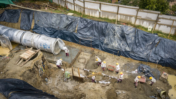 Modernización Planta de Agua Potable Ayurá
Modernización Planta de Agua Potable Ayurá
Fecha: Mayo 29 2020.
Para descargar esta fotografía en alta resolución, haga clic sobre la imagen hasta que la misma se despliegue en la pantalla completa; luego dé clic derecho y elija la opción "guardar imagen como". 
En caso de publicación por cualquier medio, solicitamos acompañarla del crédito: "Foto EPM"
Palabras clave: Tubería de Bypass Ayurá