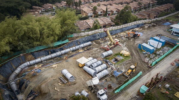 Modernización Planta de Agua Potable Ayurá
Modernización Planta de Agua Potable Ayurá
Fecha: Mayo 29 2020.
Para descargar esta fotografía en alta resolución, haga clic sobre la imagen hasta que la misma se despliegue en la pantalla completa; luego dé clic derecho y elija la opción "guardar imagen como". 
En caso de publicación por cualquier medio, solicitamos acompañarla del crédito: "Foto EPM"
Palabras clave: Tubería de Bypass Ayurá