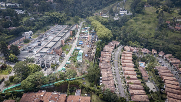 Modernización Planta de Agua Potable Ayurá
Modernización Planta de Agua Potable Ayurá
Fecha: Mayo 29 2020.
Para descargar esta fotografía en alta resolución, haga clic sobre la imagen hasta que la misma se despliegue en la pantalla completa; luego dé clic derecho y elija la opción "guardar imagen como". 
En caso de publicación por cualquier medio, solicitamos acompañarla del crédito: "Foto EPM"
Palabras clave: Tubería de Bypass Ayurá