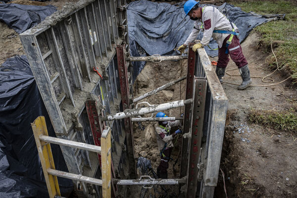 Modernización Planta de Agua Potable Ayurá
Modernización Planta de Agua Potable Ayurá
Fecha: Mayo 29 2020.
Para descargar esta fotografía en alta resolución, haga clic sobre la imagen hasta que la misma se despliegue en la pantalla completa; luego dé clic derecho y elija la opción "guardar imagen como". 
En caso de publicación por cualquier medio, solicitamos acompañarla del crédito: "Foto EPM"
Palabras clave: Nuevo Alcantarillado en Ayurá