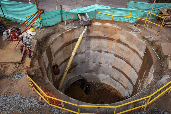 Modernización Planta de Agua Potable Ayurá
Modernización Planta de Agua Potable Ayurá
Fecha: Mayo 29 2020.
Para descargar esta fotografía en alta resolución, haga clic sobre la imagen hasta que la misma se despliegue en la pantalla completa; luego dé clic derecho y elija la opción "guardar imagen como". 
En caso de publicación por cualquier medio, solicitamos acompañarla del crédito: "Foto EPM"
Palabras clave: Pozo 15 para cambio de dirección en la tubería de Ayurá