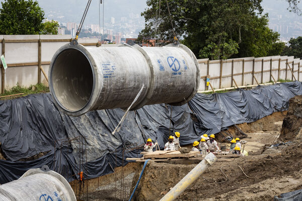 Modernización Planta de Agua Potable Ayurá
Modernización Planta de Agua Potable Ayurá
Fecha: Mayo 29 2020.
Para descargar esta fotografía en alta resolución, haga clic sobre la imagen hasta que la misma se despliegue en la pantalla completa; luego dé clic derecho y elija la opción "guardar imagen como". 
En caso de publicación por cualquier medio, solicitamos acompañarla del crédito: "Foto EPM"
Palabras clave: Tubería de Bypass Ayurá