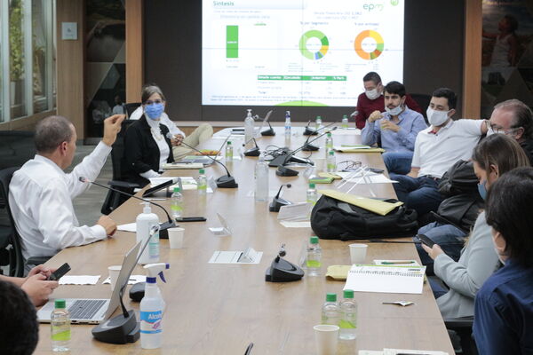 Reunión con concejales de Medellin para presentar balance de finanzas primer trimestre del año
Reunión con concejales de Medellin para presentar balance de finanzas primer trimestre del año
Fecha: Mayo 29 2020
Para descargar esta fotografía en alta resolución, haga clic sobre la imagen hasta que la misma se despliegue en la pantalla completa; luego dé clic derecho y elija la opción "guardar imagen como".
En caso de publicación por cualquier medio, solicitamos acompañarla del crédito: "Foto EPM"
Palabras clave: Reunión con concejales de Medellin para presentar balance de finanzas primer trimestre del año