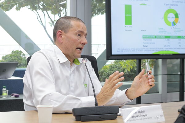 Reunión con concejales de Medellin para presentar balance de finanzas primer trimestre del año
Reunión con concejales de Medellin para presentar balance de finanzas primer trimestre del año
Fecha: Mayo 29 2020
Para descargar esta fotografía en alta resolución, haga clic sobre la imagen hasta que la misma se despliegue en la pantalla completa; luego dé clic derecho y elija la opción "guardar imagen como".
En caso de publicación por cualquier medio, solicitamos acompañarla del crédito: "Foto EPM"
Palabras clave: Reunión con concejales de Medellin para presentar balance de finanzas primer trimestre del año
