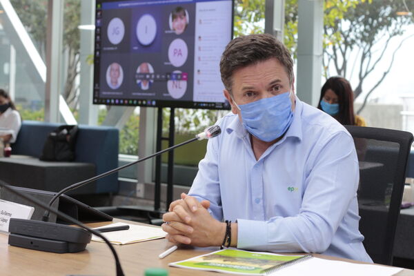 Reunión con concejales de Medellin para presentar balance de finanzas primer trimestre del año
Reunión con concejales de Medellin para presentar balance de finanzas primer trimestre del año
Fecha: Mayo 29 2020
Para descargar esta fotografía en alta resolución, haga clic sobre la imagen hasta que la misma se despliegue en la pantalla completa; luego dé clic derecho y elija la opción "guardar imagen como".
En caso de publicación por cualquier medio, solicitamos acompañarla del crédito: "Foto EPM"
Palabras clave: Reunión con concejales de Medellin para presentar balance de finanzas primer trimestre del año