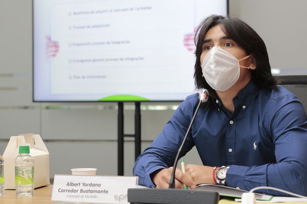 Reunión con concejales de Medellin para presentar balance de finanzas primer trimestre del año
Reunión con concejales de Medellin para presentar balance de finanzas primer trimestre del año
Fecha: Mayo 29 2020
Para descargar esta fotografía en alta resolución, haga clic sobre la imagen hasta que la misma se despliegue en la pantalla completa; luego dé clic derecho y elija la opción "guardar imagen como".
En caso de publicación por cualquier medio, solicitamos acompañarla del crédito: "Foto EPM"
Palabras clave: Reunión con concejales de Medellin para presentar balance de finanzas primer trimestre del año