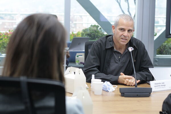 Reunión con concejales de Medellin para presentar balance de finanzas primer trimestre del año
Reunión con concejales de Medellin para presentar balance de finanzas primer trimestre del año
Fecha: Mayo 29 2020
Para descargar esta fotografía en alta resolución, haga clic sobre la imagen hasta que la misma se despliegue en la pantalla completa; luego dé clic derecho y elija la opción "guardar imagen como".
En caso de publicación por cualquier medio, solicitamos acompañarla del crédito: "Foto EPM"
Palabras clave: Reunión con concejales de Medellin para presentar balance de finanzas primer trimestre del año