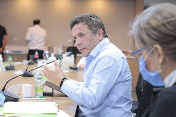 Reunión con concejales de Medellin para presentar balance de finanzas primer trimestre del año
Reunión con concejales de Medellin para presentar balance de finanzas primer trimestre del año
Fecha: Mayo 29 2020
Para descargar esta fotografía en alta resolución, haga clic sobre la imagen hasta que la misma se despliegue en la pantalla completa; luego dé clic derecho y elija la opción "guardar imagen como".
En caso de publicación por cualquier medio, solicitamos acompañarla del crédito: "Foto EPM"
Palabras clave: Reunión con concejales de Medellin para presentar balance de finanzas primer trimestre del año