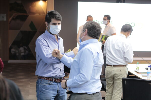 Reunión con concejales de Medellin para presentar balance de finanzas primer trimestre del año
Reunión con concejales de Medellin para presentar balance de finanzas primer trimestre del año
Fecha: Mayo 29 2020
Para descargar esta fotografía en alta resolución, haga clic sobre la imagen hasta que la misma se despliegue en la pantalla completa; luego dé clic derecho y elija la opción "guardar imagen como".
En caso de publicación por cualquier medio, solicitamos acompañarla del crédito: "Foto EPM"
Palabras clave: Reunión con concejales de Medellin para presentar balance de finanzas primer trimestre del año