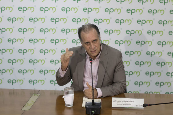 Rueda prensa contingencia Hidroituango
Rueda de prensa contingencia Hidroituango.  
Fecha: 30 Mayo 2018.
Para descargar esta fotografía en alta resolución, haga clic sobre la imagen hasta que la misma se despliegue en la pantalla completa; luego dé clic derecho y elija la opción "guardar imagen como". 
En caso de publicación por cualquier medio, solicitamos acompañarla del crédito: "Foto EPM
Palabras clave: Rueda prensa contingencia Hidroituango