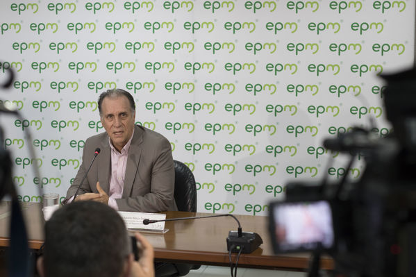 Rueda prensa contingencia Hidroituango
Rueda de prensa contingencia Hidroituango.  
Fecha: 30 Mayo 2018.
Para descargar esta fotografía en alta resolución, haga clic sobre la imagen hasta que la misma se despliegue en la pantalla completa; luego dé clic derecho y elija la opción "guardar imagen como". 
En caso de publicación por cualquier medio, solicitamos acompañarla del crédito: "Foto EPM
Palabras clave: Rueda prensa contingencia Hidroituango