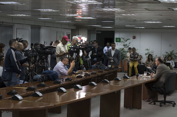Rueda prensa contingencia Hidroituango
Rueda de prensa contingencia Hidroituango.  
Fecha: 30 Mayo 2018.
Para descargar esta fotografía en alta resolución, haga clic sobre la imagen hasta que la misma se despliegue en la pantalla completa; luego dé clic derecho y elija la opción "guardar imagen como". 
En caso de publicación por cualquier medio, solicitamos acompañarla del crédito: "Foto EPM
Palabras clave: Rueda prensa contingencia Hidroituango