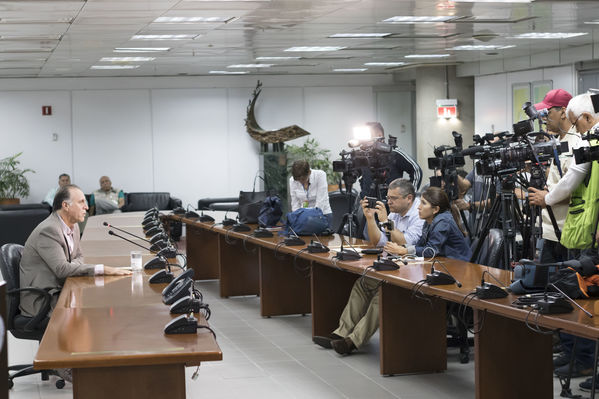 Rueda prensa contingencia Hidroituango
Rueda de prensa contingencia Hidroituango.  
Fecha: 30 Mayo 2018.
Para descargar esta fotografía en alta resolución, haga clic sobre la imagen hasta que la misma se despliegue en la pantalla completa; luego dé clic derecho y elija la opción "guardar imagen como". 
En caso de publicación por cualquier medio, solicitamos acompañarla del crédito: "Foto EPM
Palabras clave: Rueda prensa contingencia Hidroituango