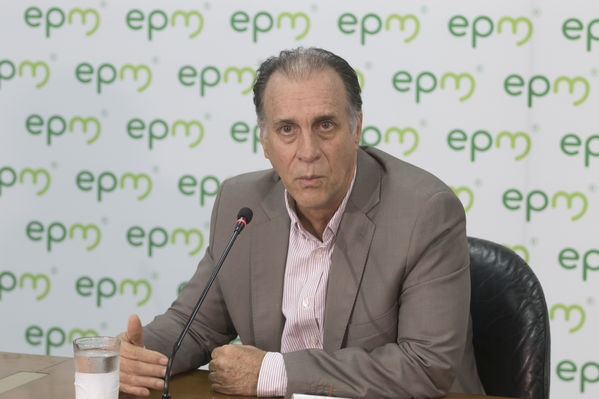 Rueda prensa contingencia Hidroituango
Rueda de prensa contingencia Hidroituango.  
Fecha: 30 Mayo 2018.
Para descargar esta fotografía en alta resolución, haga clic sobre la imagen hasta que la misma se despliegue en la pantalla completa; luego dé clic derecho y elija la opción "guardar imagen como". 
En caso de publicación por cualquier medio, solicitamos acompañarla del crédito: "Foto EPM
Palabras clave: Rueda prensa contingencia Hidroituango
