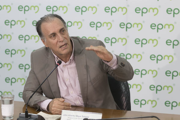 Rueda prensa contingencia Hidroituango
Rueda de prensa contingencia Hidroituango.  
Fecha: 30 Mayo 2018.
Para descargar esta fotografía en alta resolución, haga clic sobre la imagen hasta que la misma se despliegue en la pantalla completa; luego dé clic derecho y elija la opción "guardar imagen como". 
En caso de publicación por cualquier medio, solicitamos acompañarla del crédito: "Foto EPM
Palabras clave: Rueda prensa contingencia Hidroituango