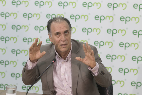 Rueda prensa contingencia Hidroituango
Rueda de prensa contingencia Hidroituango.  
Fecha: 30 Mayo 2018.
Para descargar esta fotografía en alta resolución, haga clic sobre la imagen hasta que la misma se despliegue en la pantalla completa; luego dé clic derecho y elija la opción "guardar imagen como". 
En caso de publicación por cualquier medio, solicitamos acompañarla del crédito: "Foto EPM
Palabras clave: Rueda prensa contingencia Hidroituango