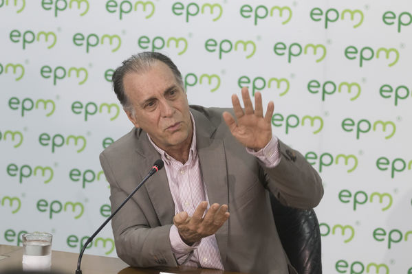 Rueda prensa contingencia Hidroituango
Rueda de prensa contingencia Hidroituango.  
Fecha: 30 Mayo 2018.
Para descargar esta fotografía en alta resolución, haga clic sobre la imagen hasta que la misma se despliegue en la pantalla completa; luego dé clic derecho y elija la opción "guardar imagen como". 
En caso de publicación por cualquier medio, solicitamos acompañarla del crédito: "Foto EPM
Palabras clave: Rueda prensa contingencia Hidroituango