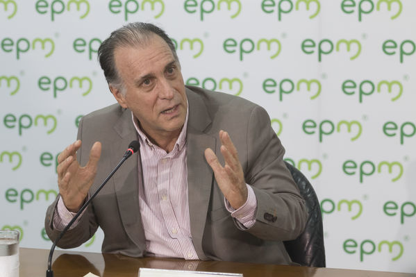 Rueda prensa contingencia Hidroituango
Rueda de prensa contingencia Hidroituango.  
Fecha: 30 Mayo 2018.
Para descargar esta fotografía en alta resolución, haga clic sobre la imagen hasta que la misma se despliegue en la pantalla completa; luego dé clic derecho y elija la opción "guardar imagen como". 
En caso de publicación por cualquier medio, solicitamos acompañarla del crédito: "Foto EPM
Palabras clave: Rueda prensa contingencia Hidroituango