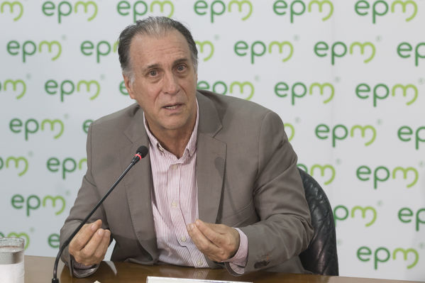 Rueda prensa contingencia Hidroituango
Rueda de prensa contingencia Hidroituango.  
Fecha: 30 Mayo 2018.
Para descargar esta fotografía en alta resolución, haga clic sobre la imagen hasta que la misma se despliegue en la pantalla completa; luego dé clic derecho y elija la opción "guardar imagen como". 
En caso de publicación por cualquier medio, solicitamos acompañarla del crédito: "Foto EPM
Palabras clave: Rueda prensa contingencia Hidroituango