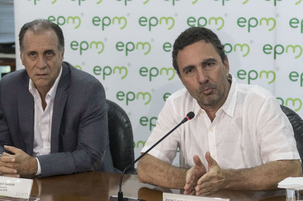 Rueda prensa contingencia Hidroituango
Rueda de prensa contingencia Hidroituango.  
Fecha: 31 Mayo 2018.
Para descargar esta fotografía en alta resolución, haga clic sobre la imagen hasta que la misma se despliegue en la pantalla completa; luego dé clic derecho y elija la opción "guardar imagen como". 
En caso de publicación por cualquier medio, solicitamos acompañarla del crédito: "Foto EPM
Palabras clave: Rueda prensa contingencia Hidroituango
