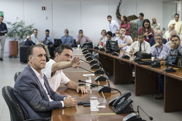 Rueda prensa contingencia Hidroituango
Rueda de prensa contingencia Hidroituango.  
Fecha: 31 Mayo 2018.
Para descargar esta fotografía en alta resolución, haga clic sobre la imagen hasta que la misma se despliegue en la pantalla completa; luego dé clic derecho y elija la opción "guardar imagen como". 
En caso de publicación por cualquier medio, solicitamos acompañarla del crédito: "Foto EPM
Palabras clave: Rueda prensa contingencia Hidroituango