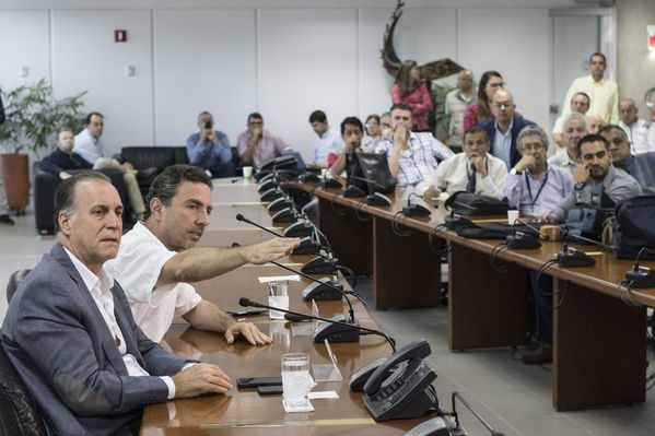 Rueda prensa contingencia Hidroituango
Rueda de prensa contingencia Hidroituango.  
Fecha: 31 Mayo 2018.
Para descargar esta fotografía en alta resolución, haga clic sobre la imagen hasta que la misma se despliegue en la pantalla completa; luego dé clic derecho y elija la opción "guardar imagen como". 
En caso de publicación por cualquier medio, solicitamos acompañarla del crédito: "Foto EPM
Palabras clave: Rueda prensa contingencia Hidroituango