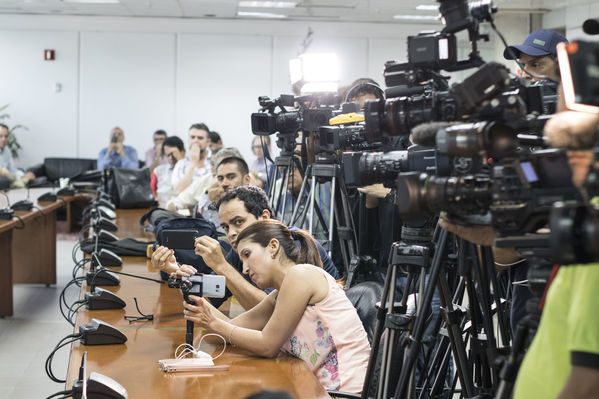 Rueda prensa contingencia Hidroituango
Rueda de prensa contingencia Hidroituango.  
Fecha: 31 Mayo 2018.
Para descargar esta fotografía en alta resolución, haga clic sobre la imagen hasta que la misma se despliegue en la pantalla completa; luego dé clic derecho y elija la opción "guardar imagen como". 
En caso de publicación por cualquier medio, solicitamos acompañarla del crédito: "Foto EPM
Palabras clave: Rueda prensa contingencia Hidroituango