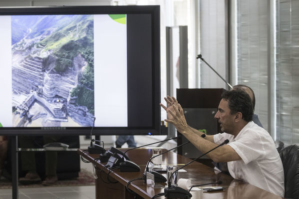 Rueda prensa contingencia Hidroituango
Rueda de prensa contingencia Hidroituango.  
Fecha: 31 Mayo 2018.
Para descargar esta fotografía en alta resolución, haga clic sobre la imagen hasta que la misma se despliegue en la pantalla completa; luego dé clic derecho y elija la opción "guardar imagen como". 
En caso de publicación por cualquier medio, solicitamos acompañarla del crédito: "Foto EPM
Palabras clave: Rueda prensa contingencia Hidroituango