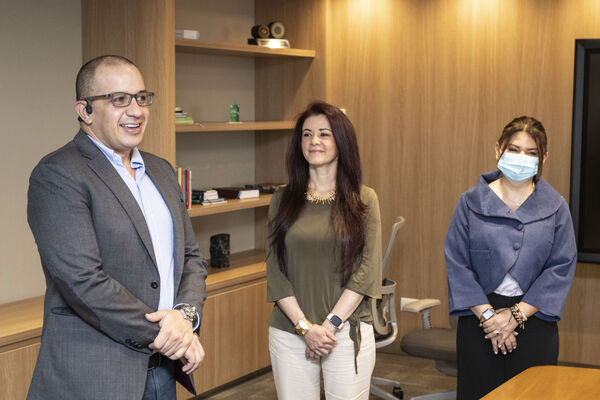 Nuevos nombramientos VP financiera Relaciones corporativas
Nuevos nombramientos VP financiera y Relaciones corporativas
Fecha: Mayo 4 2021
Para descargar esta fotografía en alta resolución, haga clic sobre la imagen hasta que la misma se despliegue en la pantalla completa; luego dé clic derecho y elija la opción "guardar imagen como". 
En caso de publicación por cualquier medio, solicitamos acompañarla del crédito: "Foto EPM"
Palabras clave: Nuevos nombramientos VP financiera Relaciones corporativas