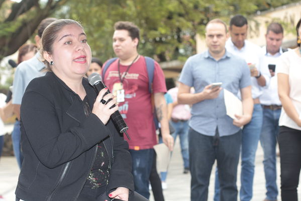 Rueda prensa centro parrilla 
Rueda prensa centro parrilla  
Fecha: Mayo 7 2019. 
Para descargar esta fotografía en alta resolución, haga clic sobre la imagen hasta que la misma se despliegue en la pantalla completa; luego dé clic derecho y elija la opción "guardar imagen como". 
En caso de publicación por cualquier medio, solicitamos acompañarla del crédito: "Foto EPM"
Palabras clave: Rueda prensa centro parrilla