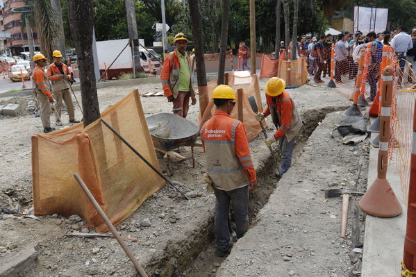 Rueda prensa centro parrilla 
Rueda prensa centro parrilla  
Fecha: Mayo 7 2019. 
Para descargar esta fotografía en alta resolución, haga clic sobre la imagen hasta que la misma se despliegue en la pantalla completa; luego dé clic derecho y elija la opción "guardar imagen como". 
En caso de publicación por cualquier medio, solicitamos acompañarla del crédito: "Foto EPM"
Palabras clave: Rueda prensa centro parrilla