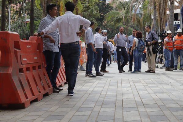 Rueda prensa centro parrilla 
Rueda prensa centro parrilla  
Fecha: Mayo 7 2019. 
Para descargar esta fotografía en alta resolución, haga clic sobre la imagen hasta que la misma se despliegue en la pantalla completa; luego dé clic derecho y elija la opción "guardar imagen como". 
En caso de publicación por cualquier medio, solicitamos acompañarla del crédito: "Foto EPM"
Palabras clave: Rueda prensa centro parrilla