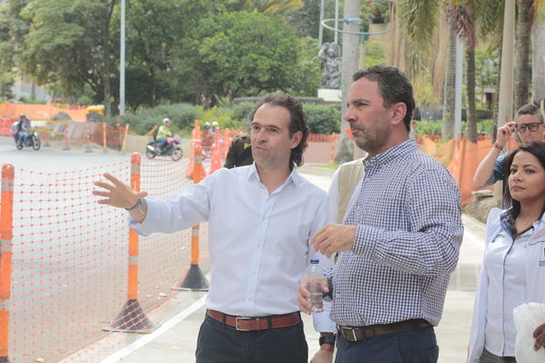 Rueda prensa centro parrilla 
Rueda prensa centro parrilla  
Fecha: Mayo 7 2019. 
Para descargar esta fotografía en alta resolución, haga clic sobre la imagen hasta que la misma se despliegue en la pantalla completa; luego dé clic derecho y elija la opción "guardar imagen como". 
En caso de publicación por cualquier medio, solicitamos acompañarla del crédito: "Foto EPM"
Palabras clave: Rueda prensa centro parrilla
