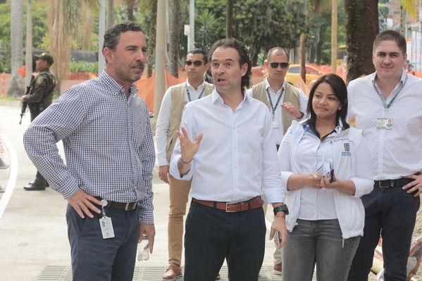 Rueda prensa centro parrilla 
Rueda prensa centro parrilla  
Fecha: Mayo 7 2019. 
Para descargar esta fotografía en alta resolución, haga clic sobre la imagen hasta que la misma se despliegue en la pantalla completa; luego dé clic derecho y elija la opción "guardar imagen como". 
En caso de publicación por cualquier medio, solicitamos acompañarla del crédito: "Foto EPM"
Palabras clave: Rueda prensa centro parrilla