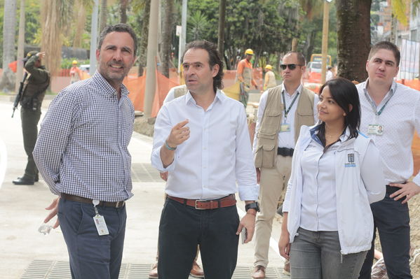 Rueda prensa centro parrilla 
Rueda prensa centro parrilla  
Fecha: Mayo 7 2019. 
Para descargar esta fotografía en alta resolución, haga clic sobre la imagen hasta que la misma se despliegue en la pantalla completa; luego dé clic derecho y elija la opción "guardar imagen como". 
En caso de publicación por cualquier medio, solicitamos acompañarla del crédito: "Foto EPM"
Palabras clave: Rueda prensa centro parrilla