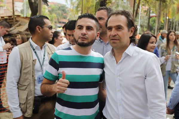 Rueda prensa centro parrilla 
Rueda prensa centro parrilla  
Fecha: Mayo 7 2019. 
Para descargar esta fotografía en alta resolución, haga clic sobre la imagen hasta que la misma se despliegue en la pantalla completa; luego dé clic derecho y elija la opción "guardar imagen como". 
En caso de publicación por cualquier medio, solicitamos acompañarla del crédito: "Foto EPM"
Palabras clave: Rueda prensa centro parrilla