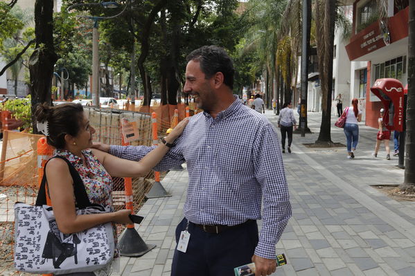 Rueda prensa centro parrilla 
Rueda prensa centro parrilla  
Fecha: Mayo 7 2019. 
Para descargar esta fotografía en alta resolución, haga clic sobre la imagen hasta que la misma se despliegue en la pantalla completa; luego dé clic derecho y elija la opción "guardar imagen como". 
En caso de publicación por cualquier medio, solicitamos acompañarla del crédito: "Foto EPM"
Palabras clave: Rueda prensa centro parrilla