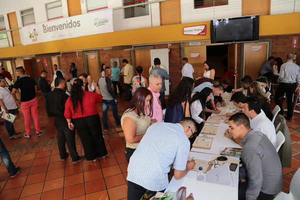 Graduación de experiencias de formación virtual – Antioquia Potable y Limpia
Graduación de experiencias de formación virtual – Antioquia Potable y Limpia
Fecha: Noviembre 11 de 2015. Lugar: Teatro Gabriel Obregón Botero de la Universidad de Medellín
Para descargar esta fotografía en alta resolución, haga clic sobre la imagen hasta que la misma se despliegue en la pantalla completa; luego dé clic derecho y elija la opción "guardar imagen como". 
En caso de publicación por cualquier medio, solicitamos acompañarla del crédito: "Foto EPM"
Palabras clave: Graduación experiencias formación virtual Antioquia Potable Limpia