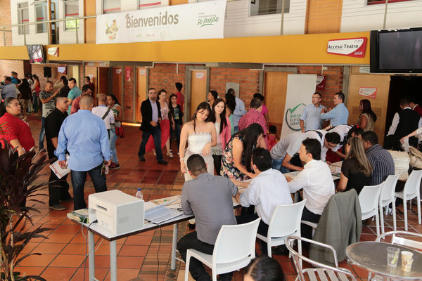 Graduación de experiencias de formación virtual – Antioquia Potable y Limpia
Graduación de experiencias de formación virtual – Antioquia Potable y Limpia
Fecha: Noviembre 11 de 2015. Lugar: Teatro Gabriel Obregón Botero de la Universidad de Medellín
Para descargar esta fotografía en alta resolución, haga clic sobre la imagen hasta que la misma se despliegue en la pantalla completa; luego dé clic derecho y elija la opción "guardar imagen como". 
En caso de publicación por cualquier medio, solicitamos acompañarla del crédito: "Foto EPM"
Palabras clave: Graduación experiencias formación virtual Antioquia Potable Limpia