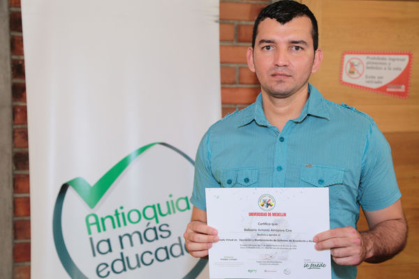 Graduación de experiencias de formación virtual – Antioquia Potable y Limpia
Graduación de experiencias de formación virtual – Antioquia Potable y Limpia
Fecha: Noviembre 11 de 2015. Lugar: Teatro Gabriel Obregón Botero de la Universidad de Medellín
Para descargar esta fotografía en alta resolución, haga clic sobre la imagen hasta que la misma se despliegue en la pantalla completa; luego dé clic derecho y elija la opción "guardar imagen como". 
En caso de publicación por cualquier medio, solicitamos acompañarla del crédito: "Foto EPM"
Palabras clave: Graduación experiencias formación virtual Antioquia Potable Limpia