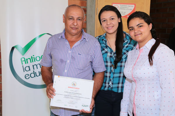 Graduación de experiencias de formación virtual – Antioquia Potable y Limpia
Graduación de experiencias de formación virtual – Antioquia Potable y Limpia
Fecha: Noviembre 11 de 2015. Lugar: Teatro Gabriel Obregón Botero de la Universidad de Medellín
Para descargar esta fotografía en alta resolución, haga clic sobre la imagen hasta que la misma se despliegue en la pantalla completa; luego dé clic derecho y elija la opción "guardar imagen como". 
En caso de publicación por cualquier medio, solicitamos acompañarla del crédito: "Foto EPM"
Palabras clave: Graduación experiencias formación virtual Antioquia Potable Limpia