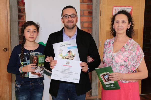 Graduación de experiencias de formación virtual – Antioquia Potable y Limpia
Graduación de experiencias de formación virtual – Antioquia Potable y Limpia
Fecha: Noviembre 11 de 2015. Lugar: Teatro Gabriel Obregón Botero de la Universidad de Medellín
Para descargar esta fotografía en alta resolución, haga clic sobre la imagen hasta que la misma se despliegue en la pantalla completa; luego dé clic derecho y elija la opción "guardar imagen como". 
En caso de publicación por cualquier medio, solicitamos acompañarla del crédito: "Foto EPM"
Palabras clave: Graduación experiencias formación virtual Antioquia Potable Limpia